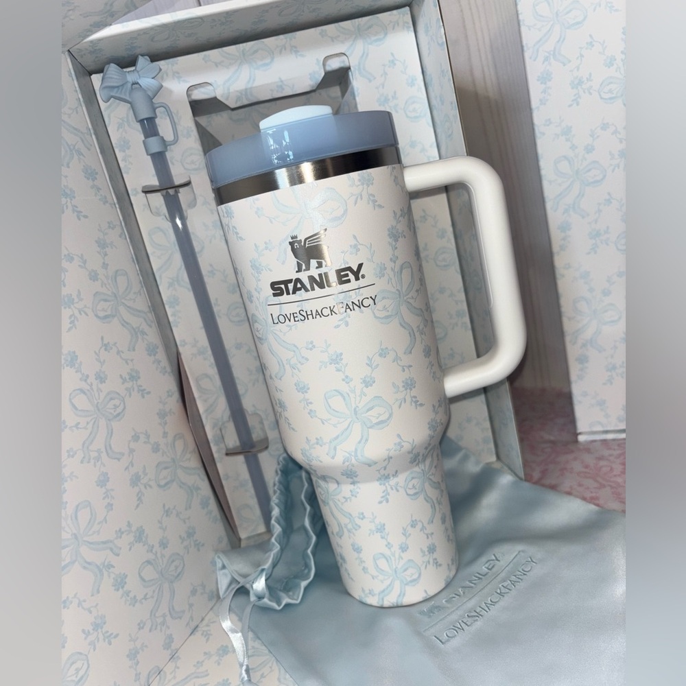 40oz Stanley x Loveshackfancy quencher tumbler coquette winter bow (blue/white)